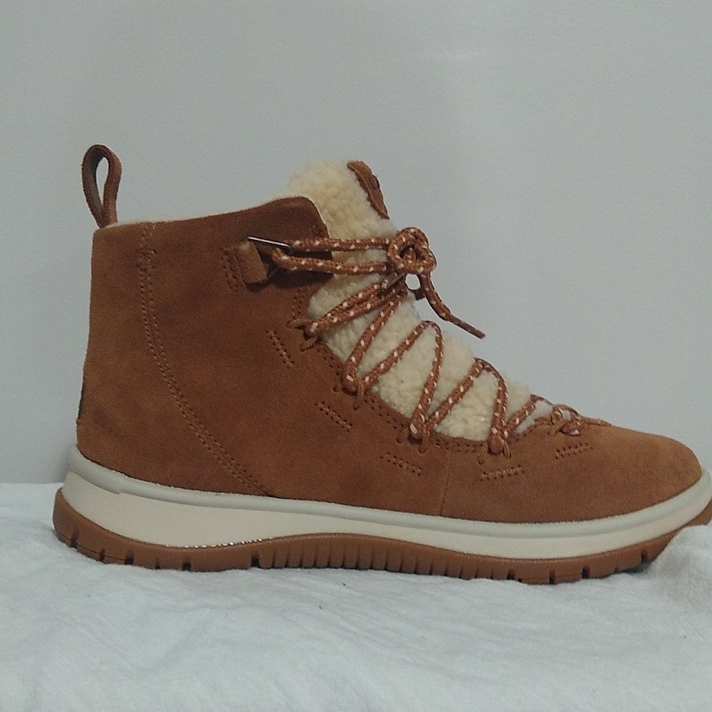 UGG - Picture 4 of 9